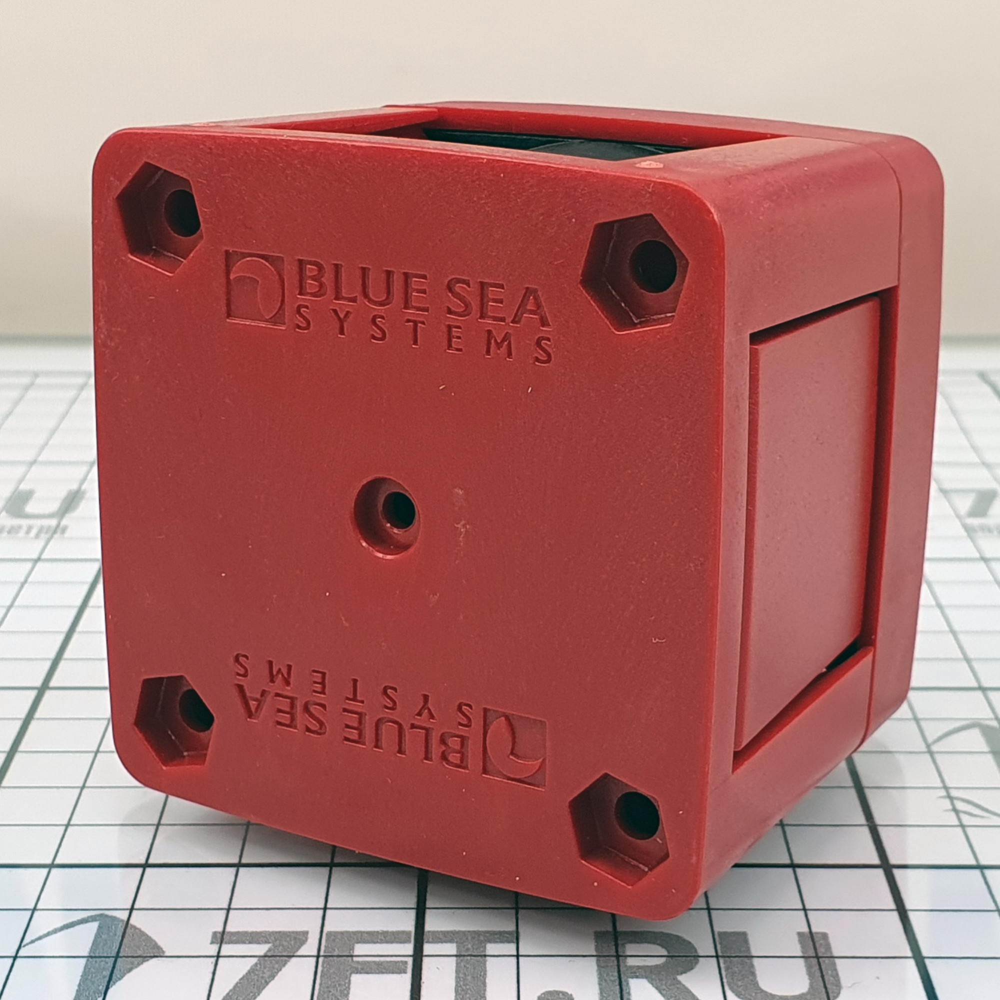 Переключатель АКБ Blue Sea m-Series 6011 32 В 300 А двухполюсный ВКЛ-ВЫКЛ с режимом комбинирования к