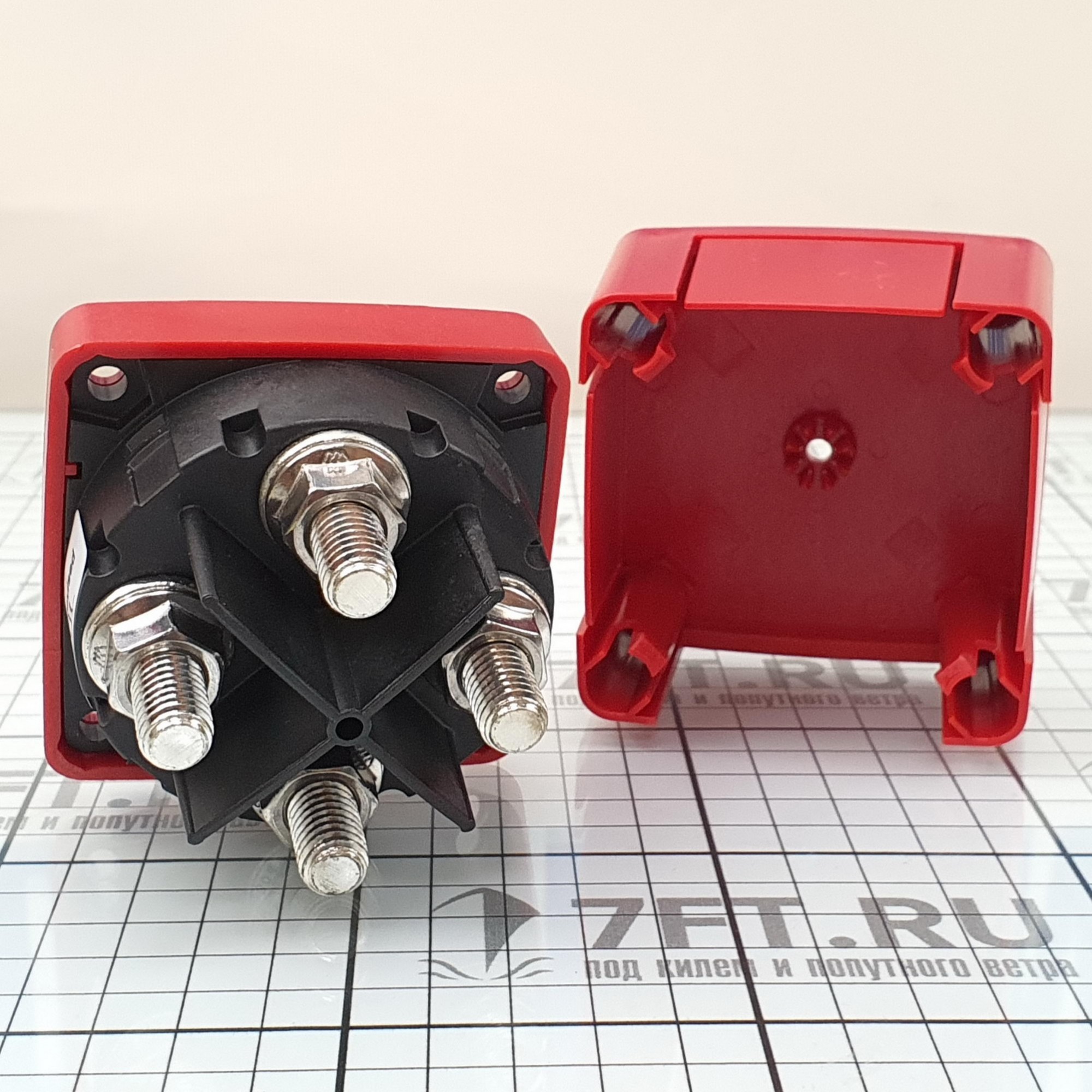 Переключатель АКБ Blue Sea m-Series 6011 32 В 300 А двухполюсный ВКЛ-ВЫКЛ с режимом комбинирования к