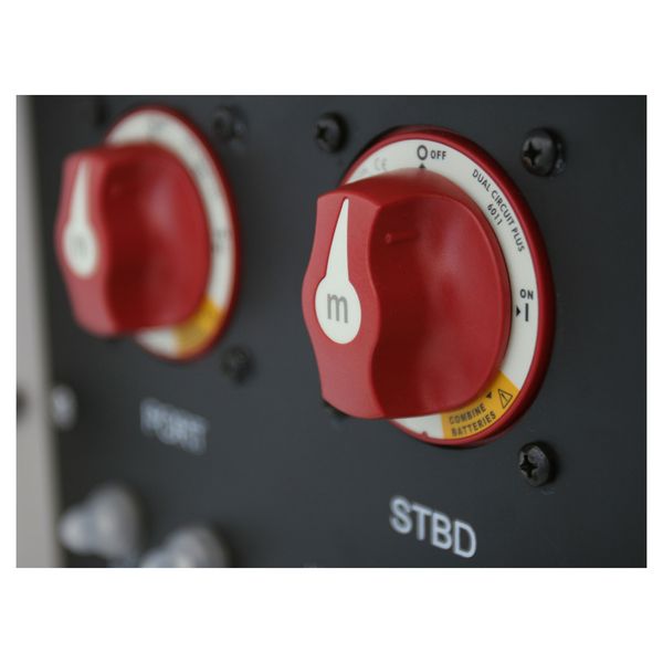 Переключатель АКБ Blue Sea m-Series 6011 32 В 300 А двухполюсный ВКЛ-ВЫКЛ с режимом комбинирования к