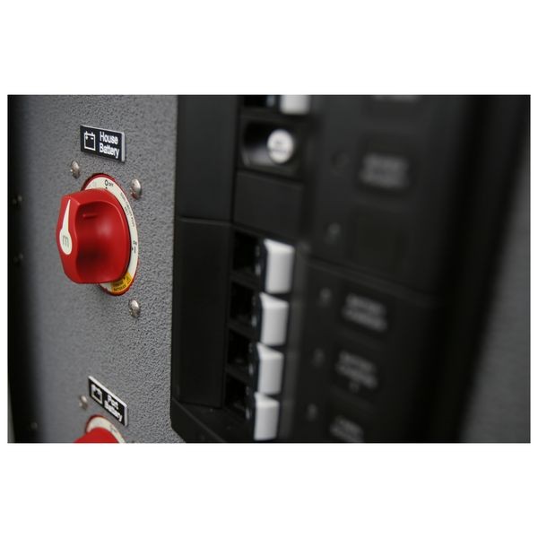 Переключатель АКБ Blue Sea m-Series 6011 32 В 300 А двухполюсный ВКЛ-ВЫКЛ с режимом комбинирования к