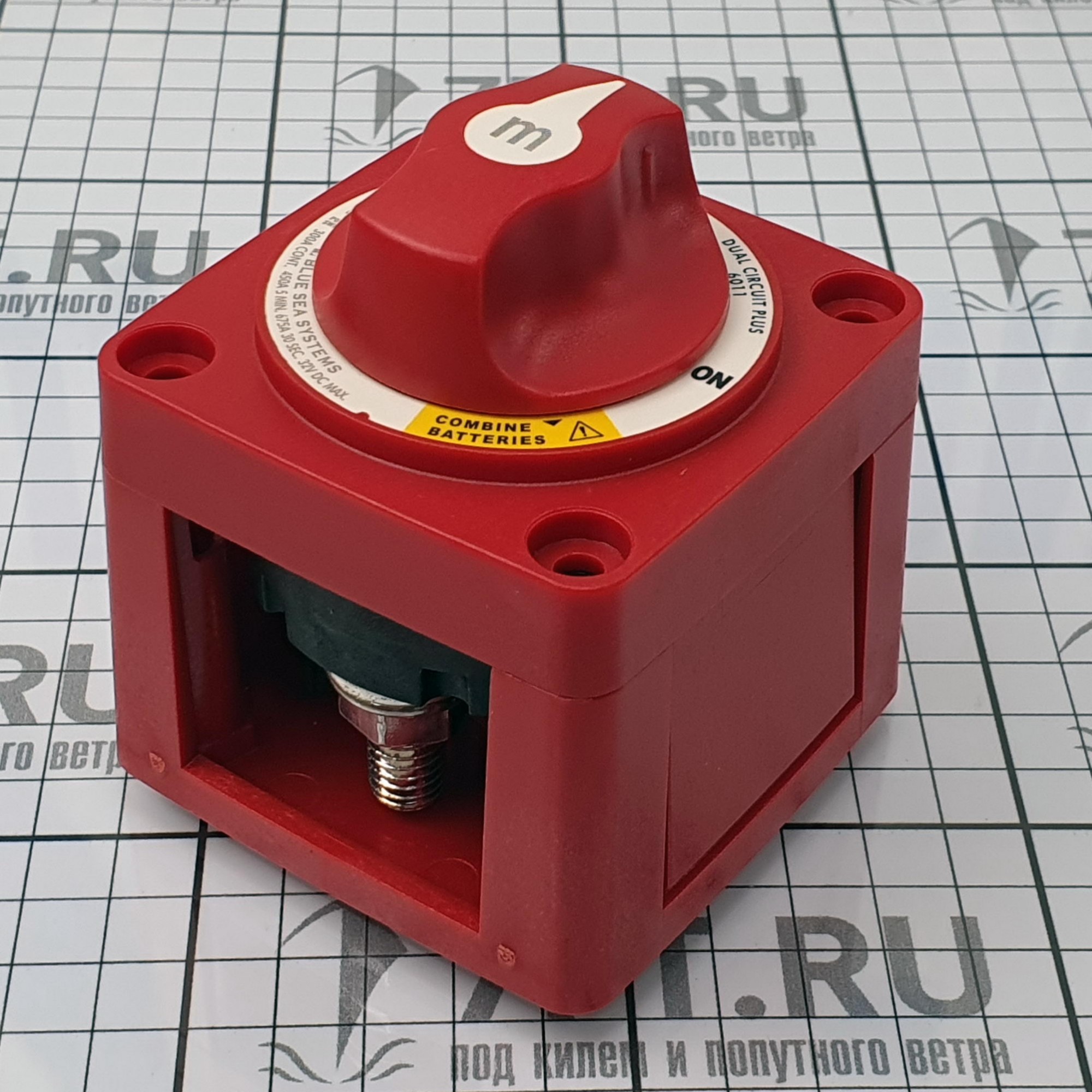 Переключатель АКБ Blue Sea m-Series 6011 32 В 300 А двухполюсный ВКЛ-ВЫКЛ с режимом комбинирования к