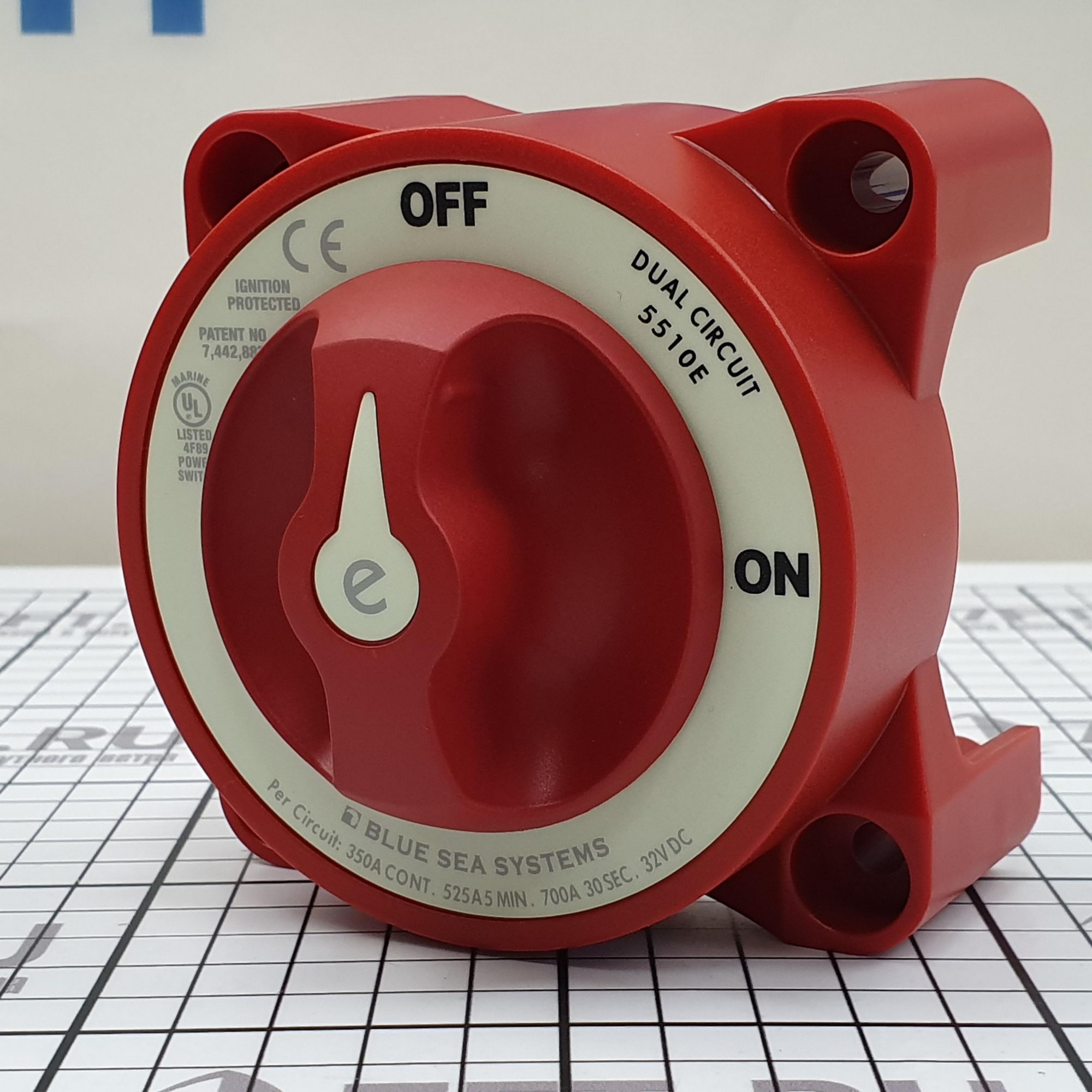 Переключатель АКБ Blue Sea e-Series 5510E 32 В 350 А двухполюсный ВКЛ-ВЫКЛ красный