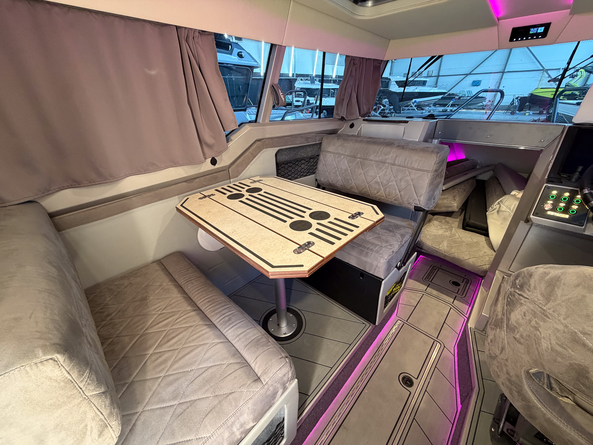 VBOATS 850 Cabin + Mercury Verado 400 + прицеп