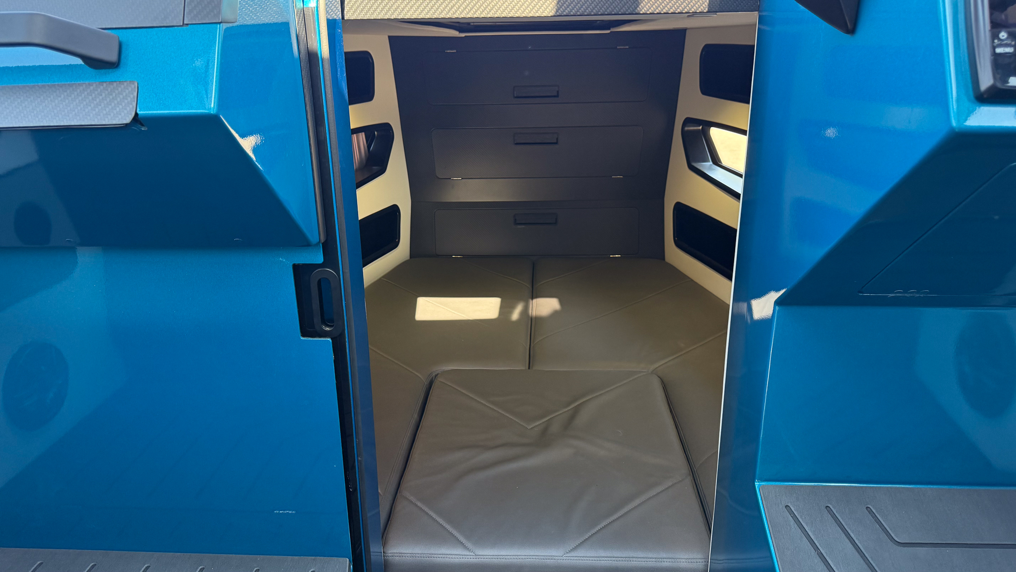 Лодка ONIX 850 Cabin + Спарка Mercury ProXs 300 + прицеп