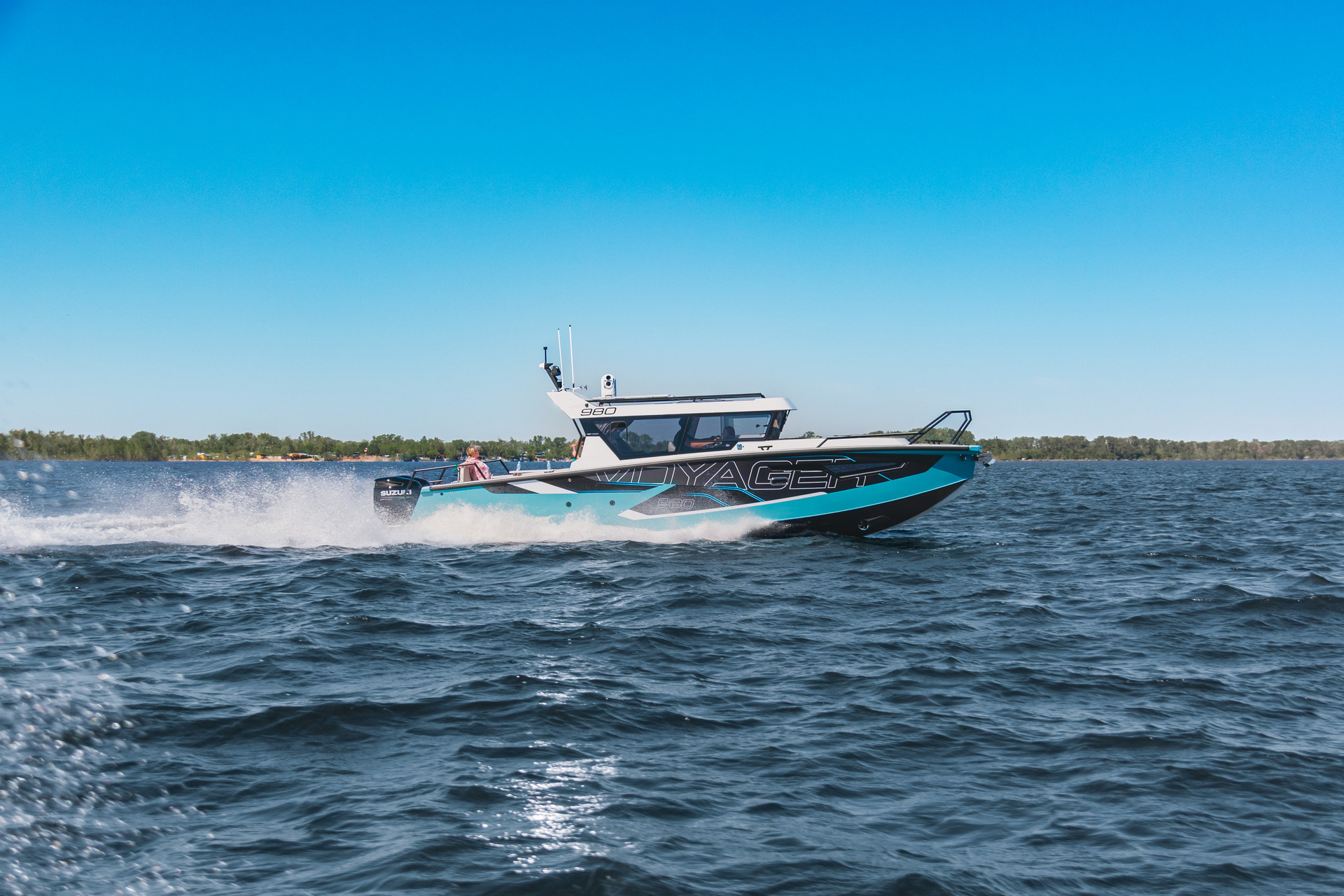 VBOATS VOYAGER 980 Cabin