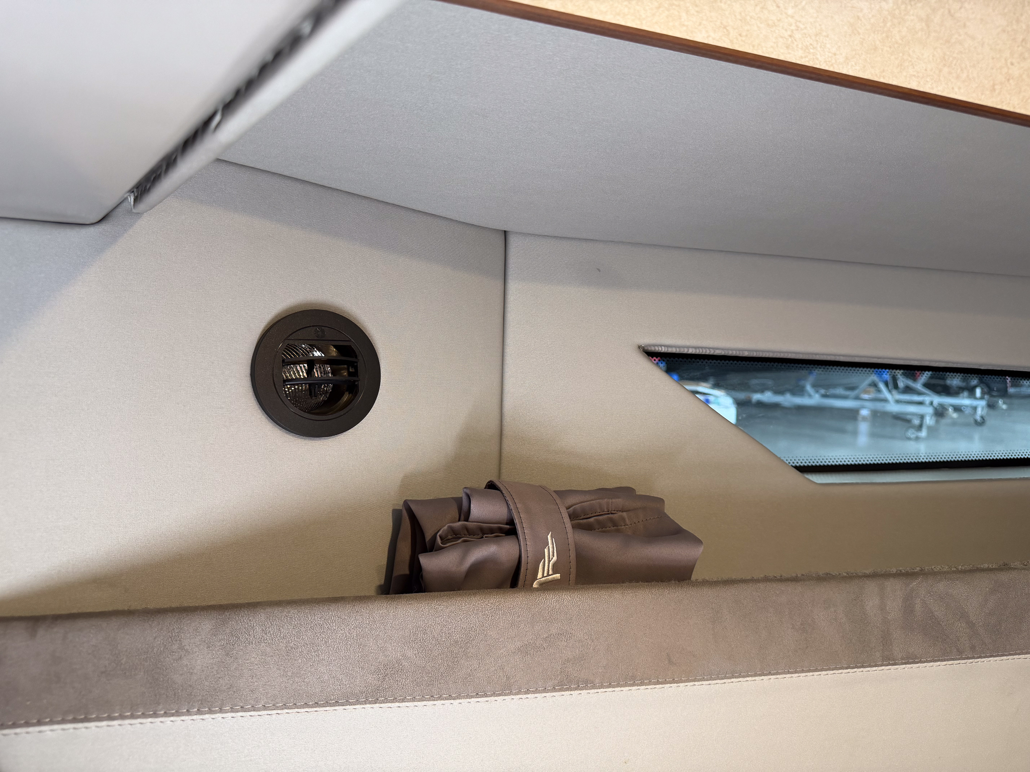 VBOATS 850 Cabin + Mercury Verado 400 + прицеп