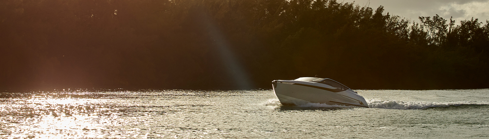 Fusion Apollo™ MS-WB675 Hideaway Marine Head Unit