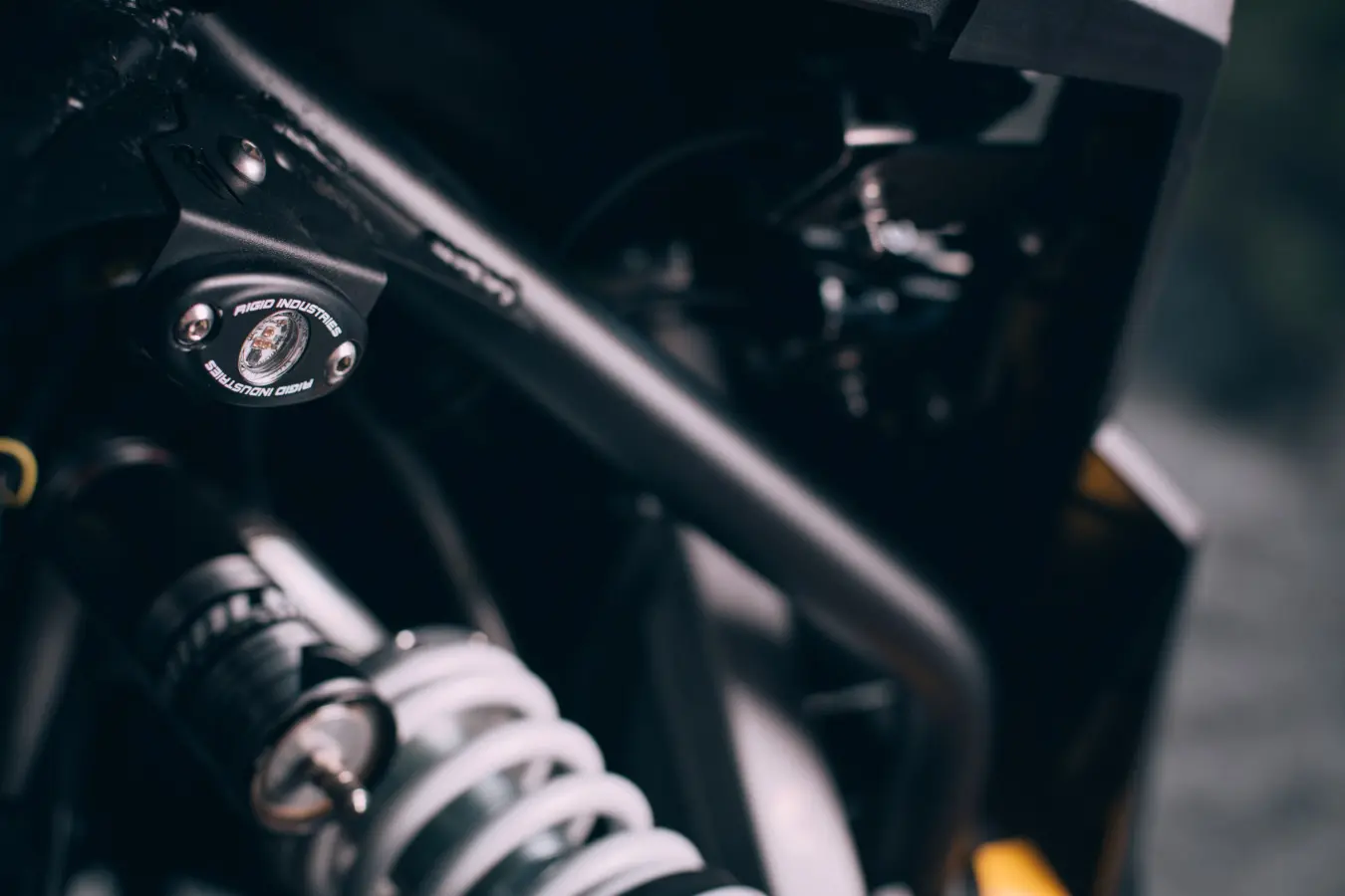 RIGID Rock Light Kit- Холодный белый цвет свечения (4 модуля) на катере — пример установки, Рыбанутые.РФ