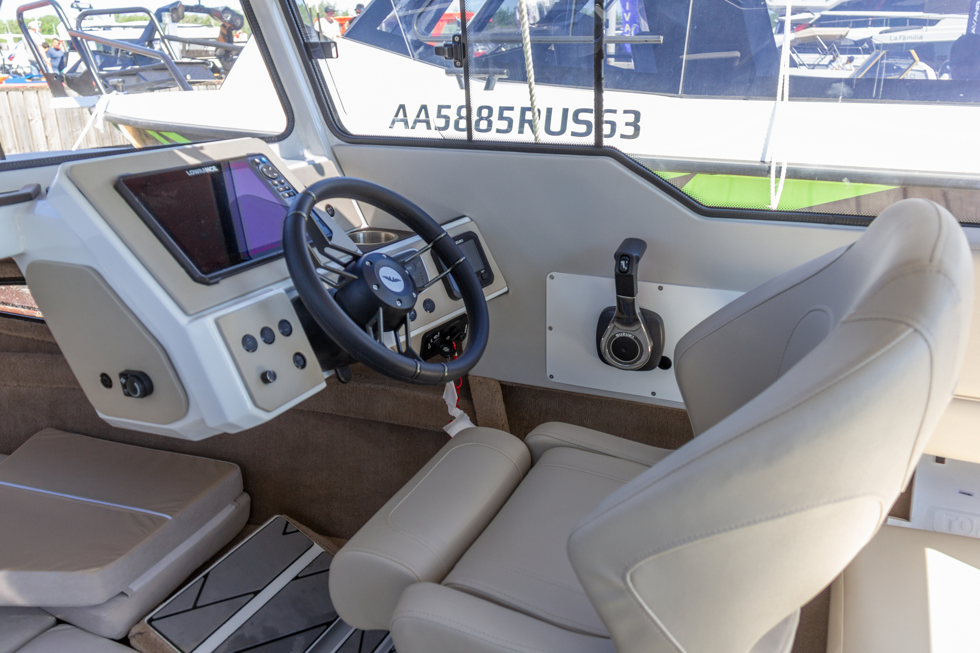 VBOATS VOYAGER 600 Cabin