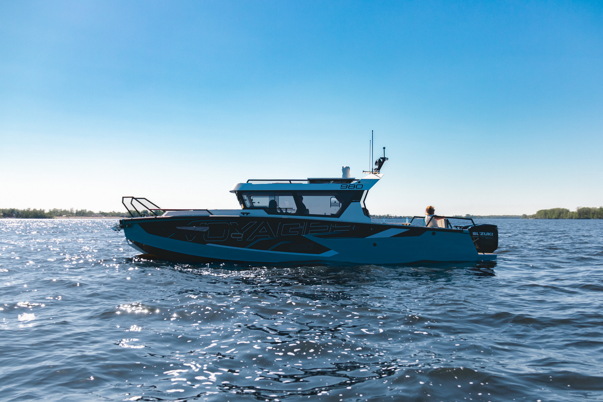 VBOATS VOYAGER 980 Cabin
