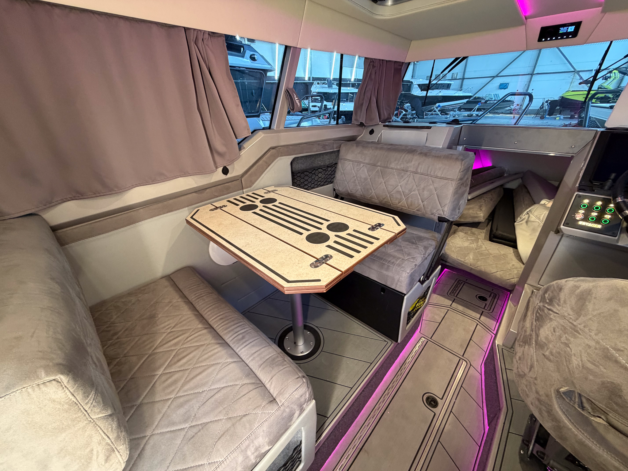 VBOATS 850 Cabin + Mercury Verado 400 + прицеп