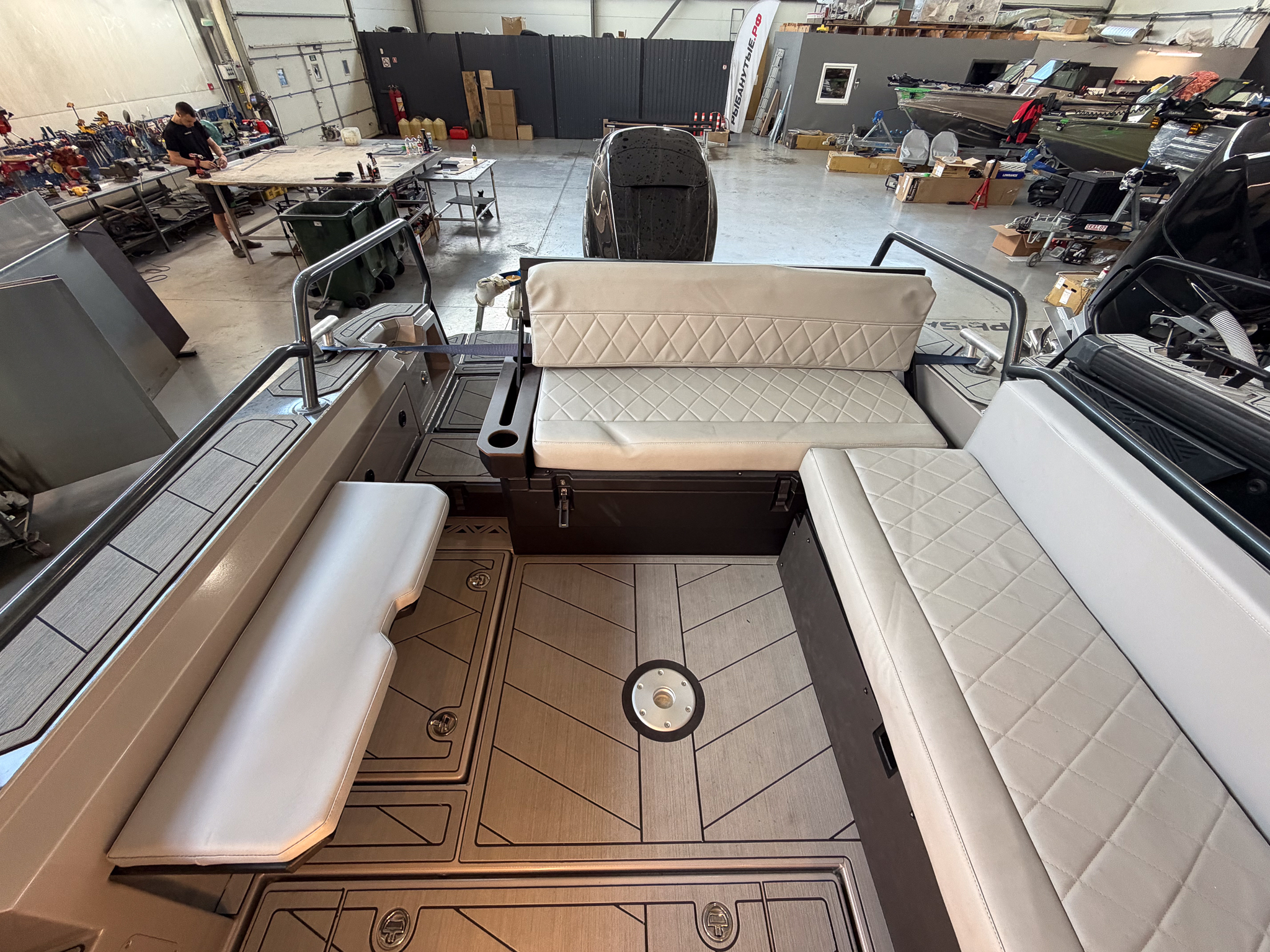 VBOATS 850 Cabin + Mercury Verado 400 + прицеп