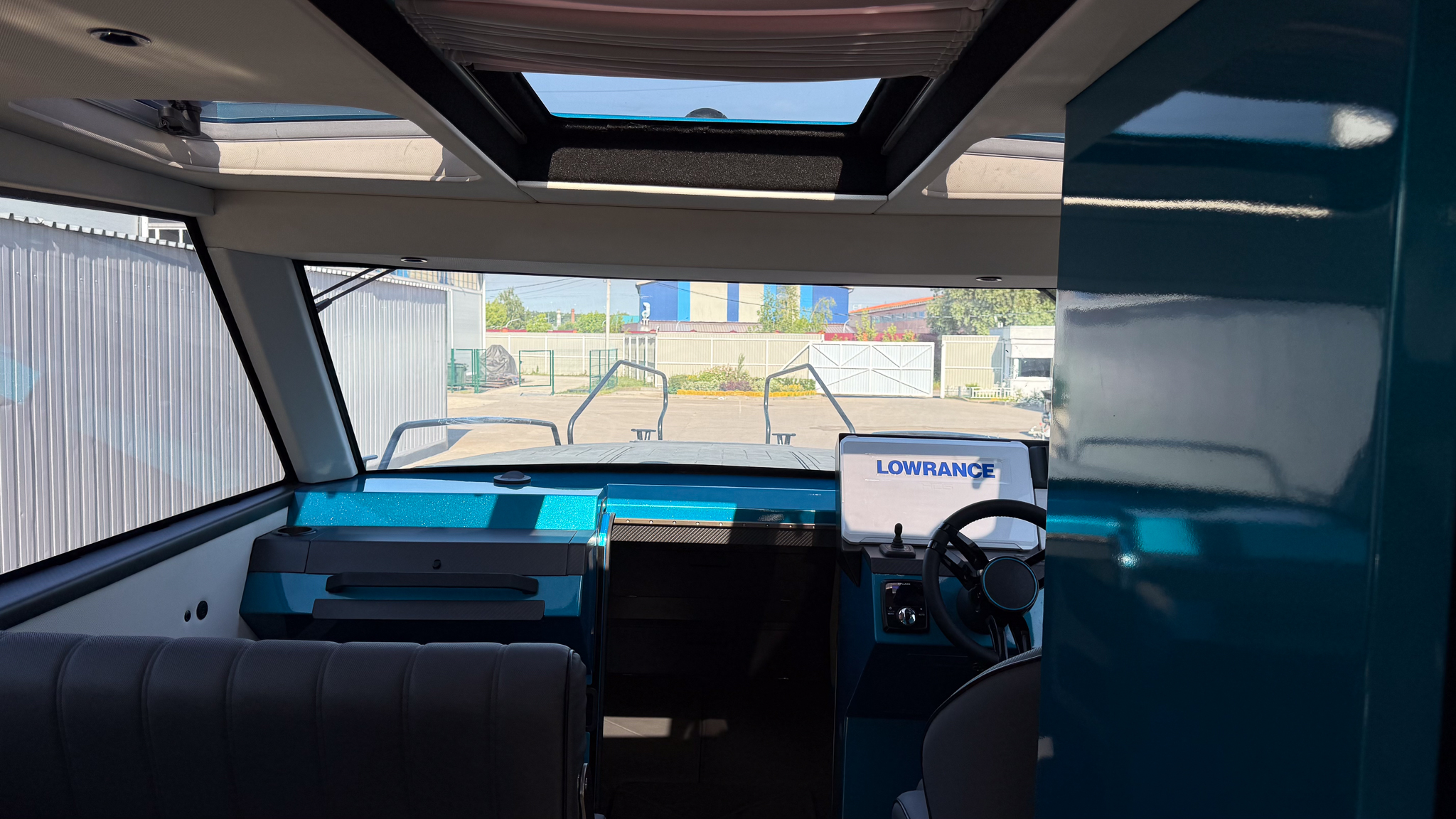 Лодка ONIX 850 Cabin + Спарка Mercury ProXs 300 + прицеп