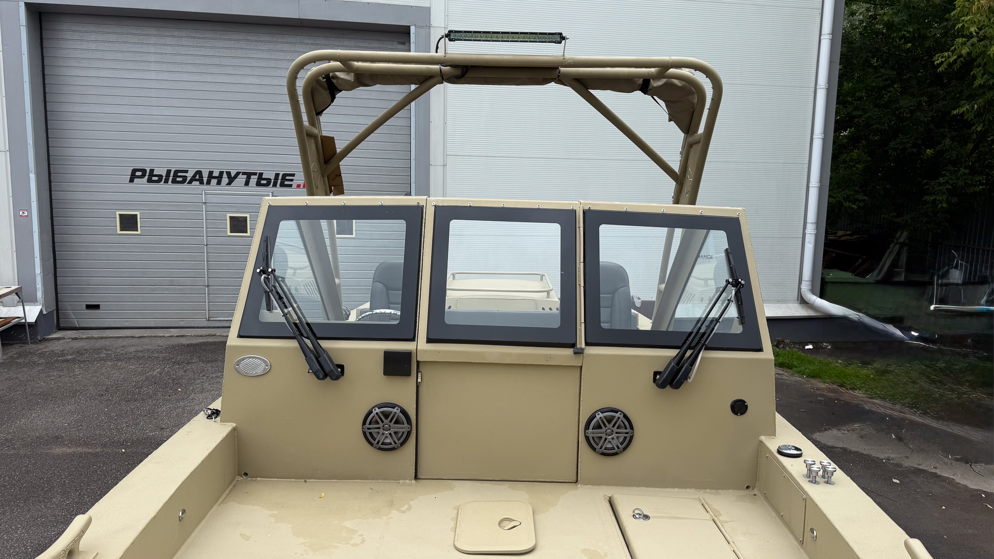 Болотоход Metal Shark 24 Swamp Shark + прицеп