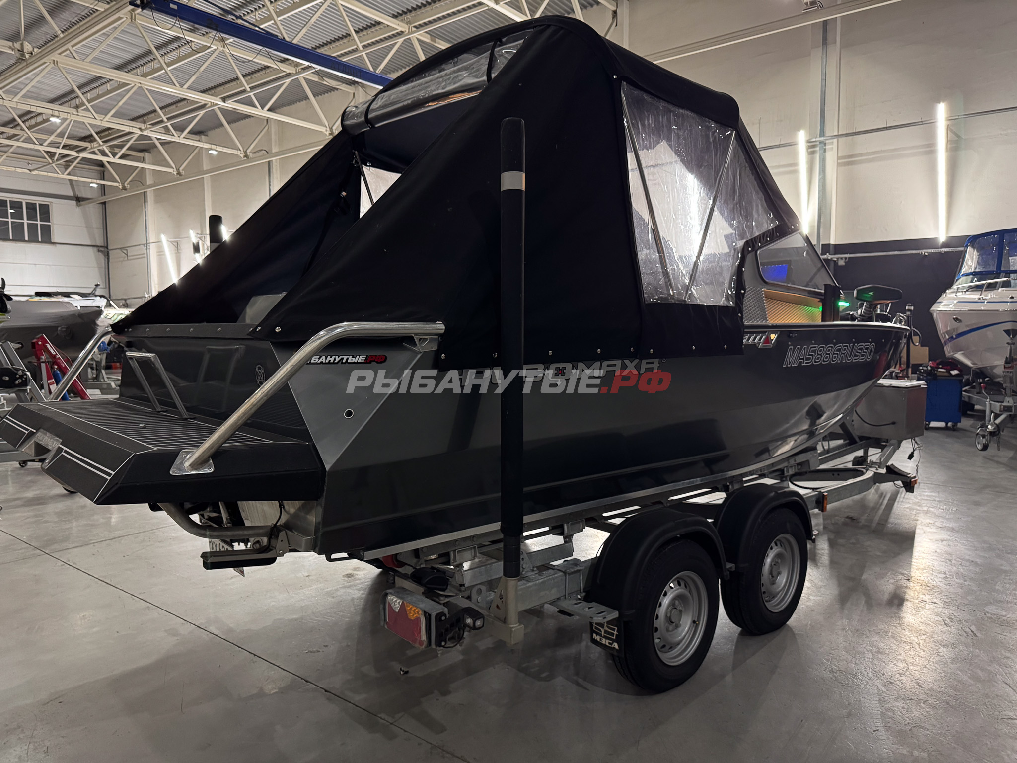 Лодка Росомаха R6000S + Mercury Optimax 200 + прицеп на катере — пример установки, Рыбанутые.РФ