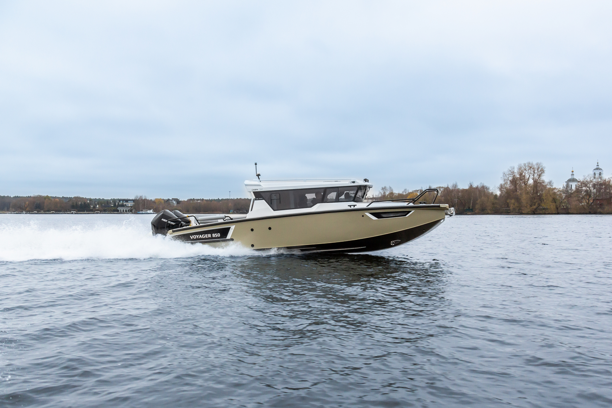 VBOATS VOYAGER 850 Cabin Twin