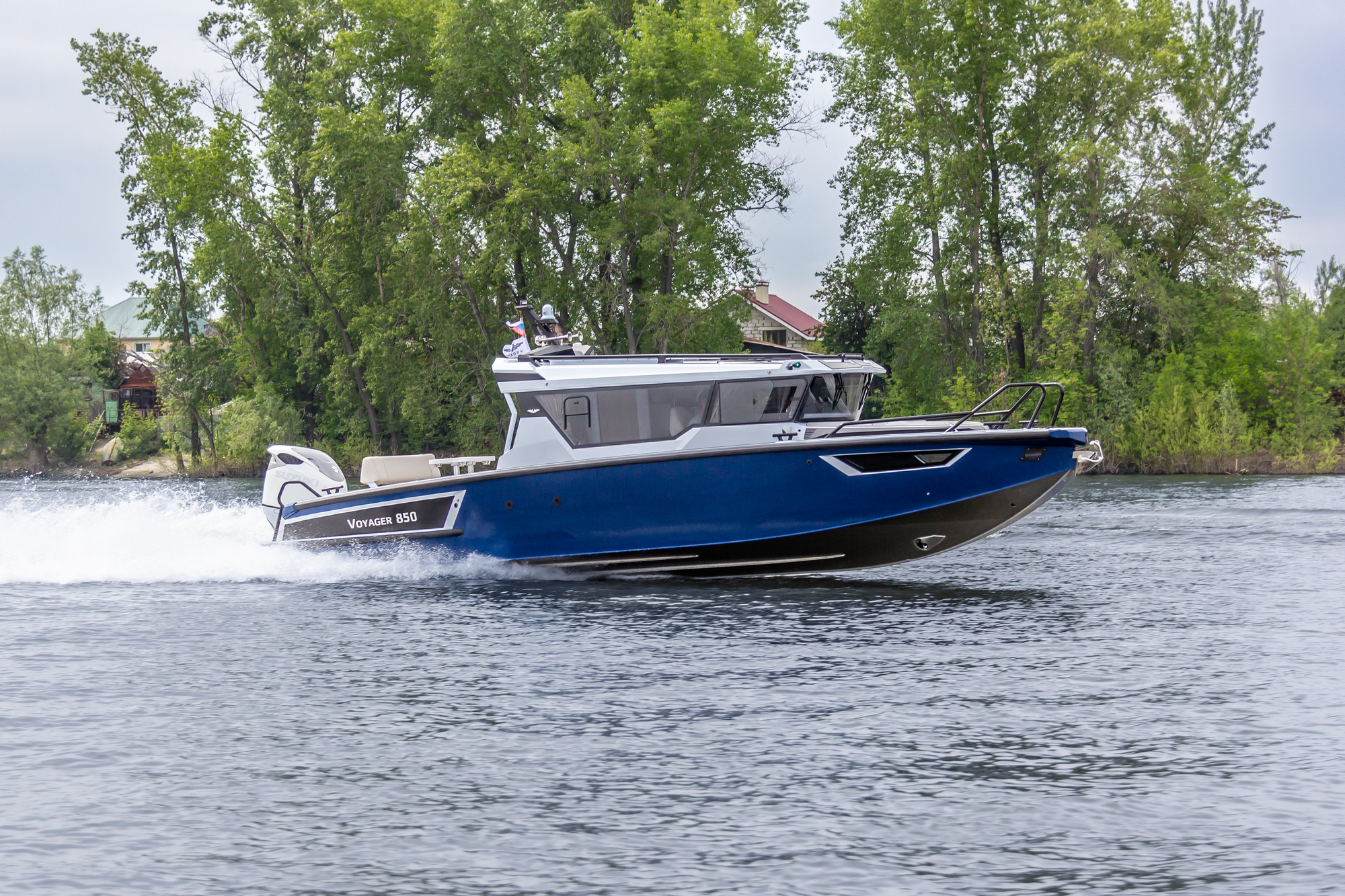 VBOATS VOYAGER 850 Cabin