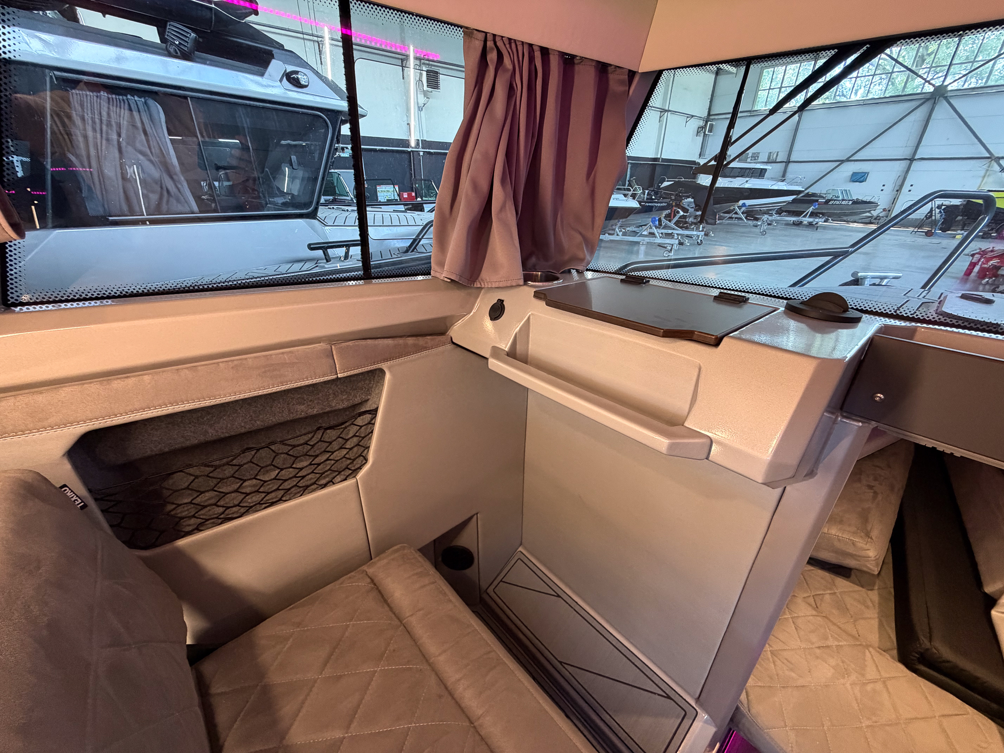 VBOATS 850 Cabin + Mercury Verado 400 + прицеп