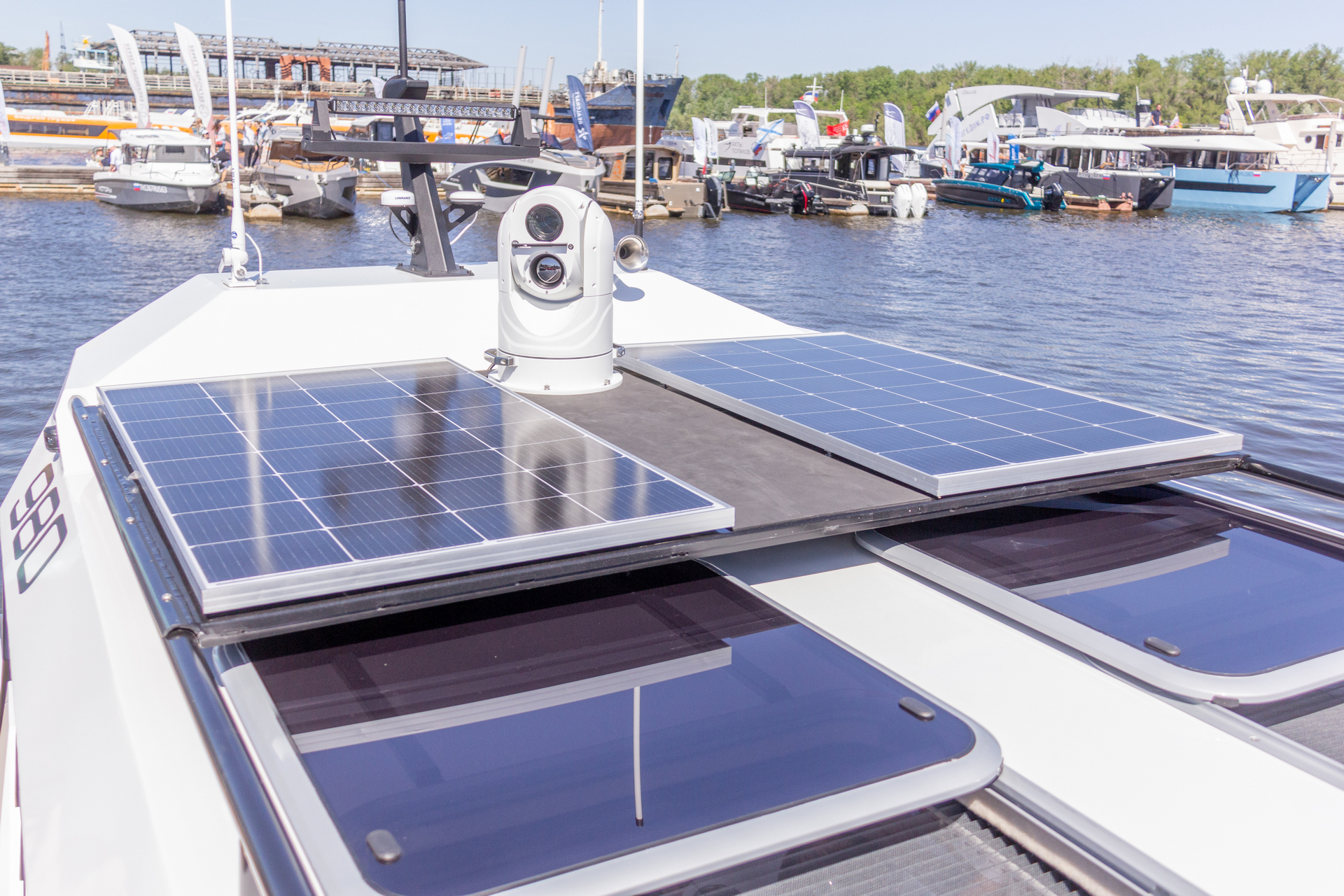 VBOATS VOYAGER 980 Cabin