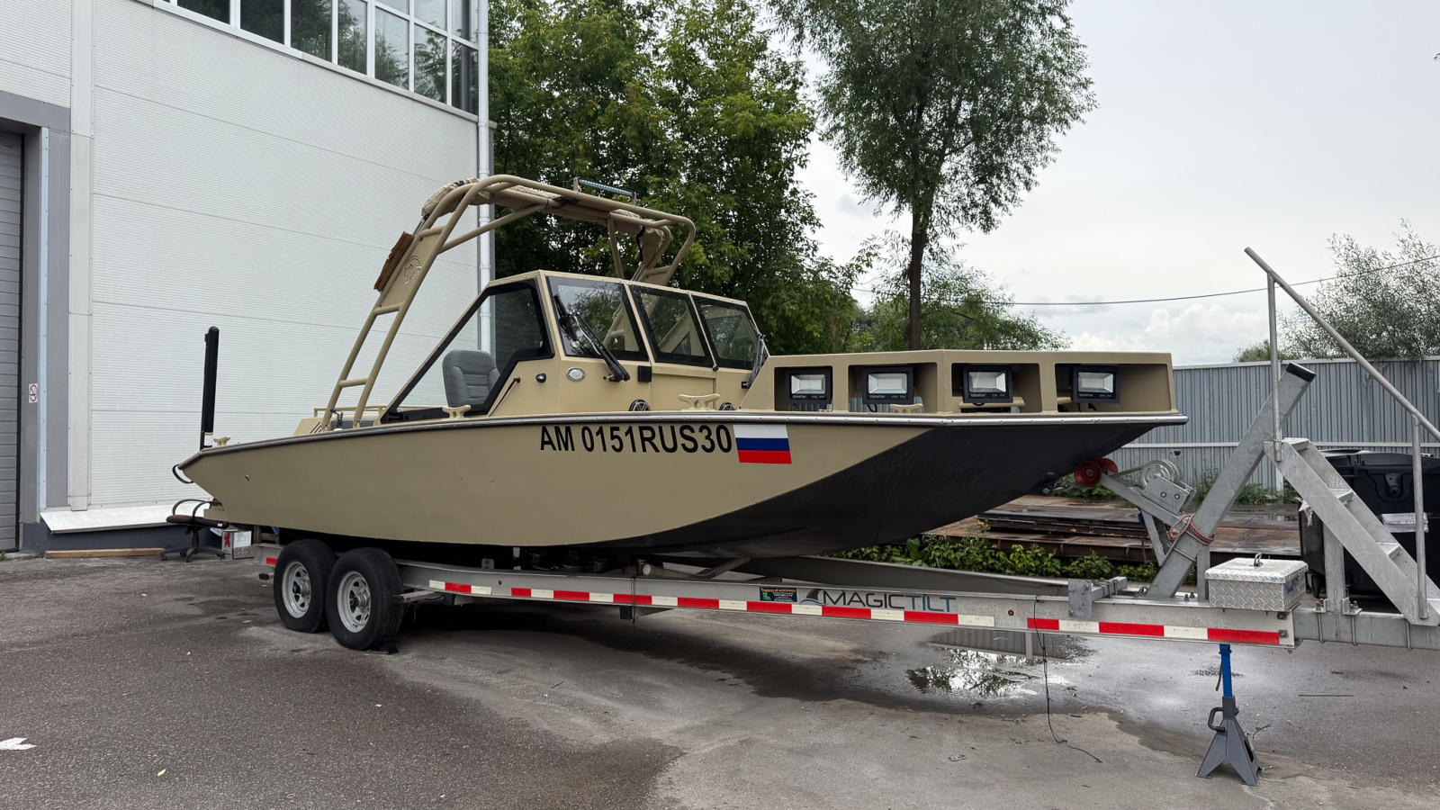 Болотоход Metal Shark 24 Swamp Shark + прицеп
