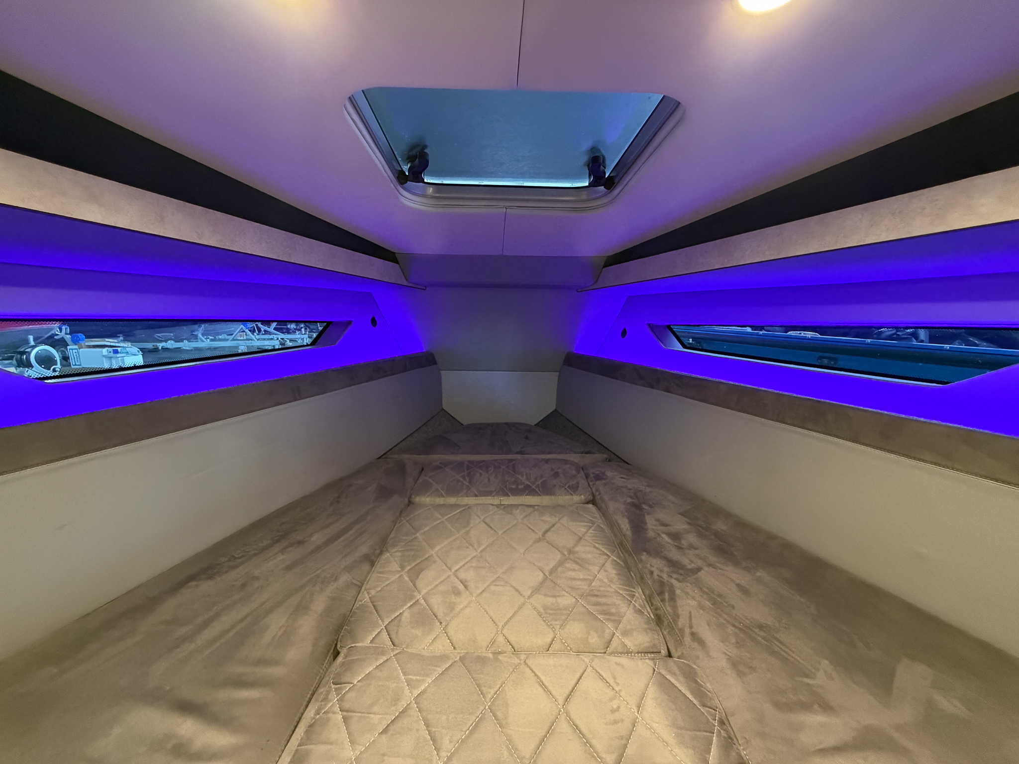 VBOATS 850 Cabin + Mercury Verado 400 + прицеп