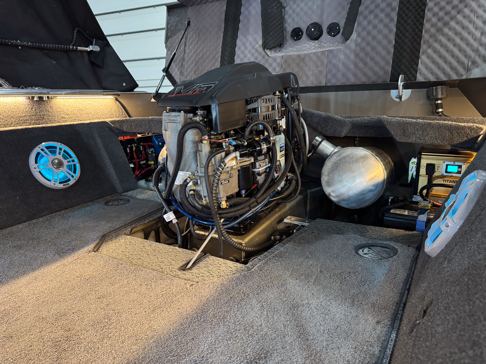 Лодка Росомаха R6000S + Mercury Optimax 200 + прицеп