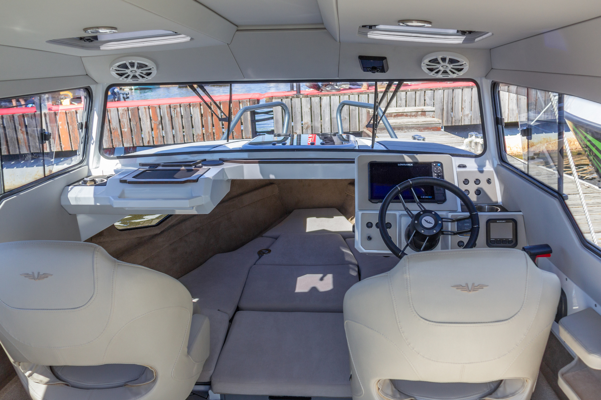 VBOATS VOYAGER 600 Cabin