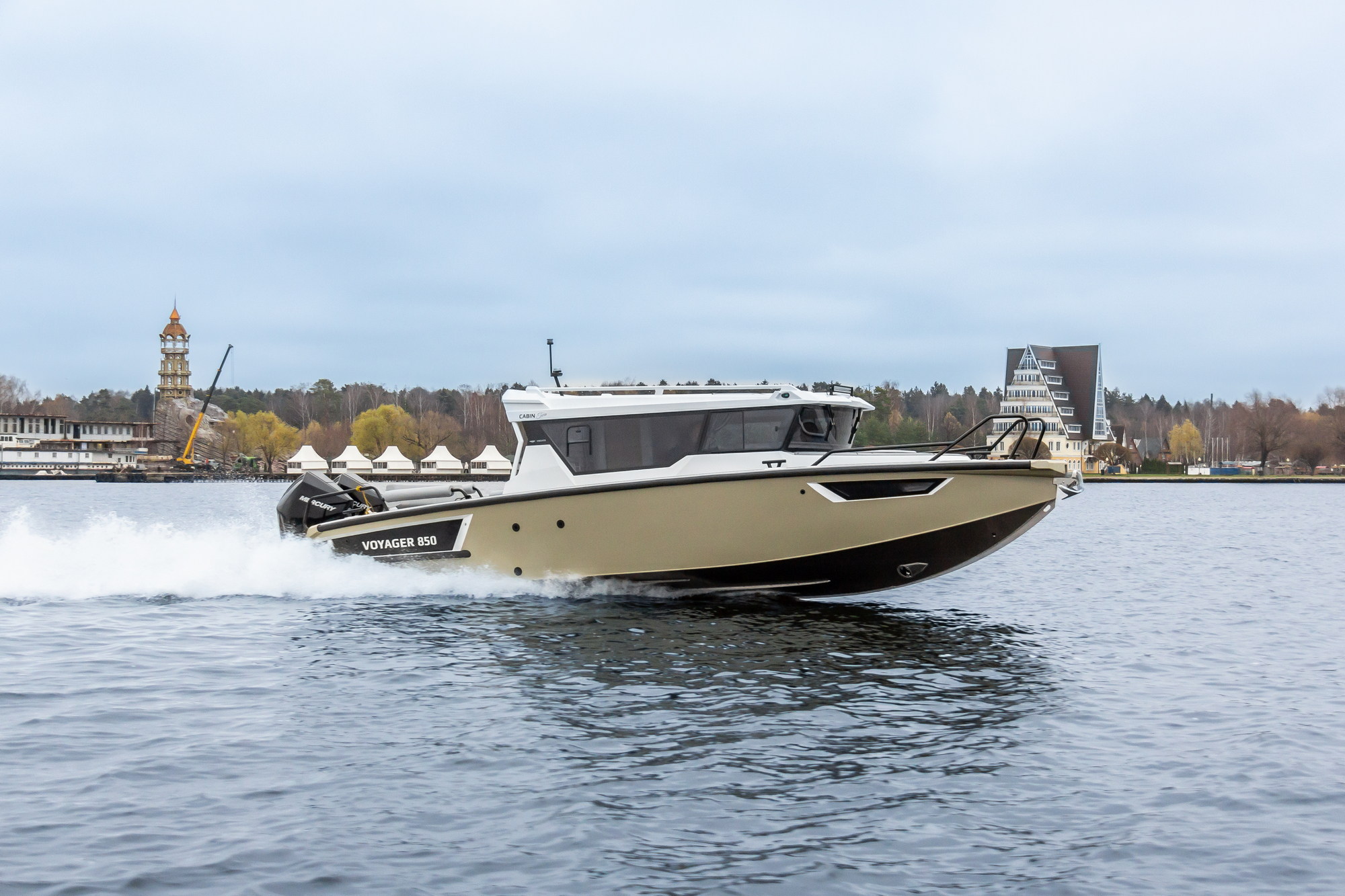 VBOATS VOYAGER 850 Cabin Twin
