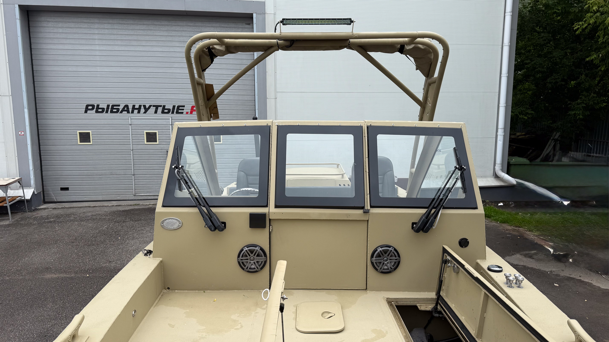 Болотоход Metal Shark 24 Swamp Shark + прицеп