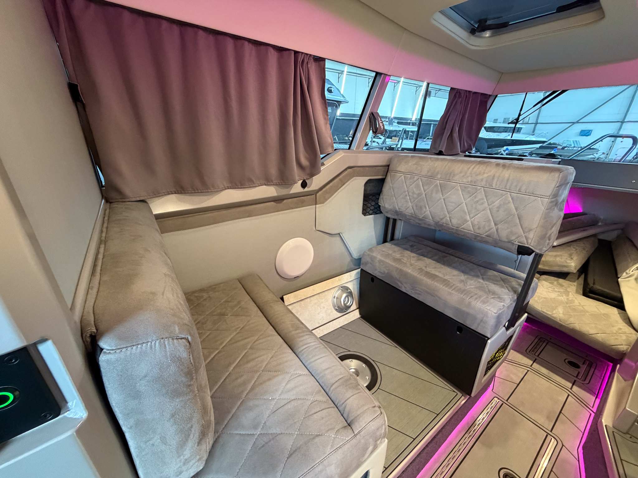 VBOATS 850 Cabin + Mercury Verado 400 + прицеп