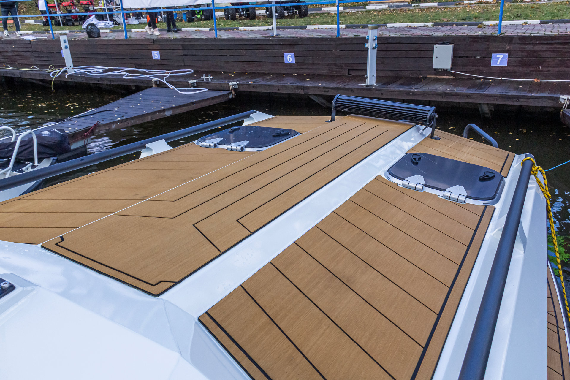 VBOATS VOYAGER 600 Cabin