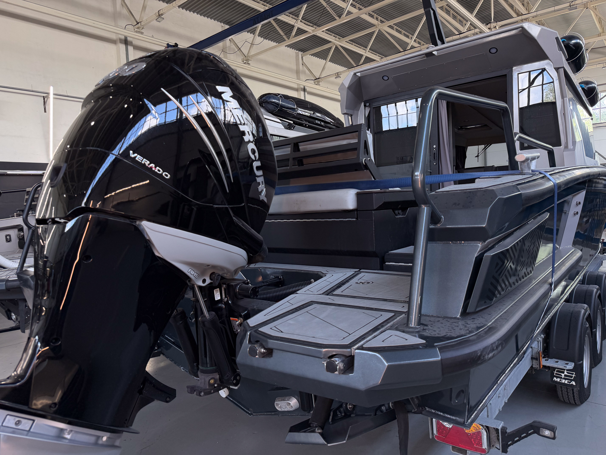 VBOATS 850 Cabin + Mercury Verado 400 + прицеп