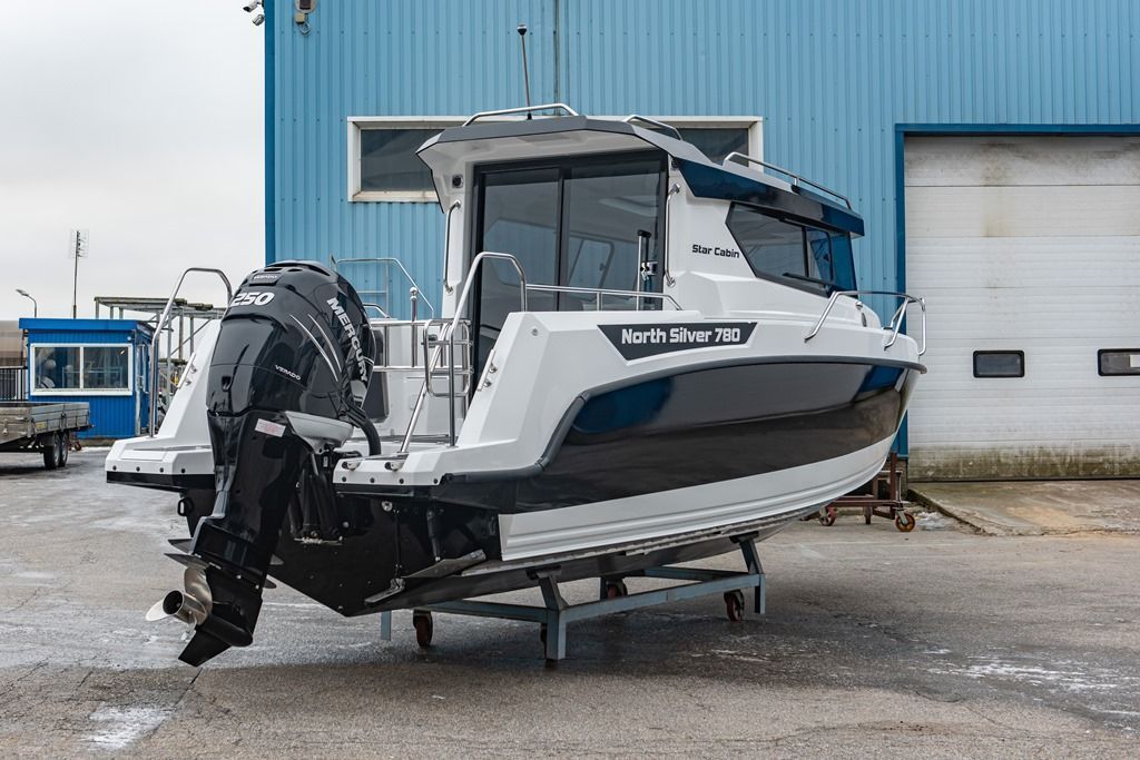 NorthSilver Star Cabin 780 на катере — пример установки, Рыбанутые.РФ