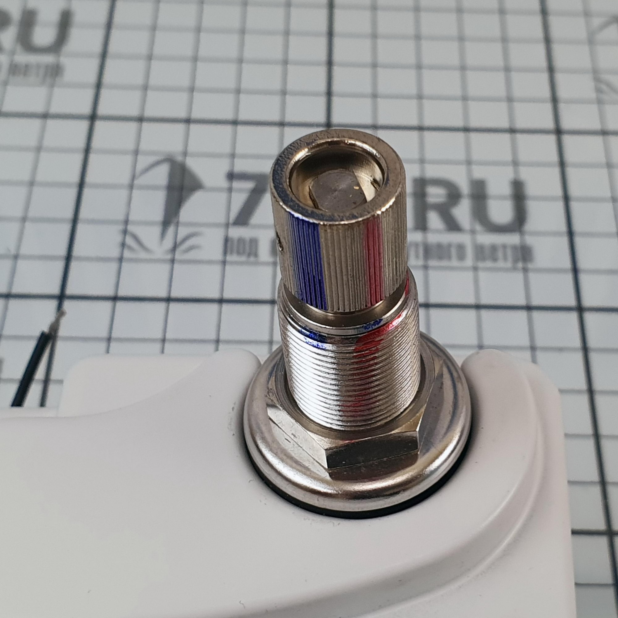 Двухскоростной привод стеклоочистителя Roca W12 533011 12 В 45-110° белый цвет