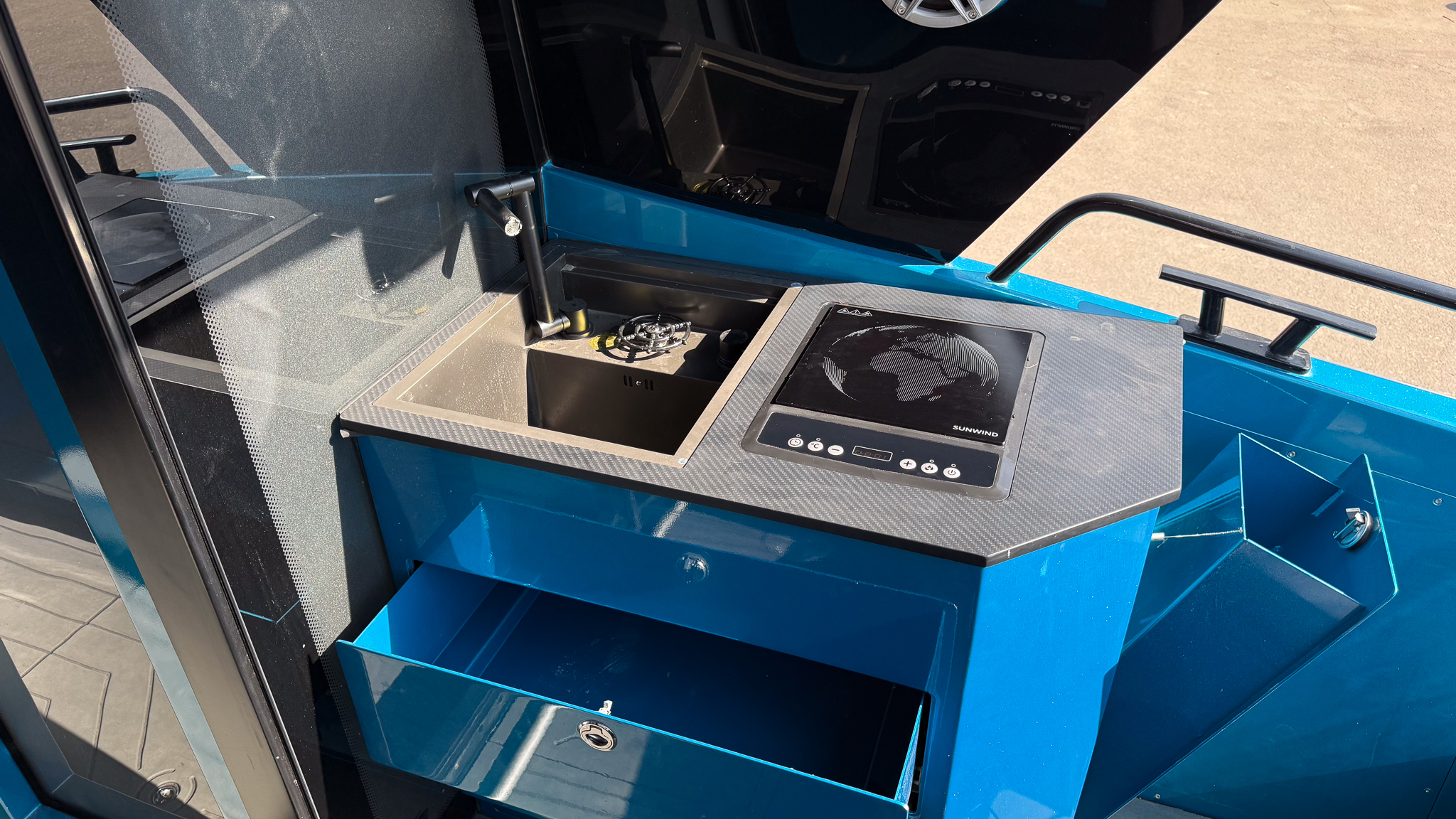 Лодка ONIX 850 Cabin + Спарка Mercury ProXs 300 + прицеп