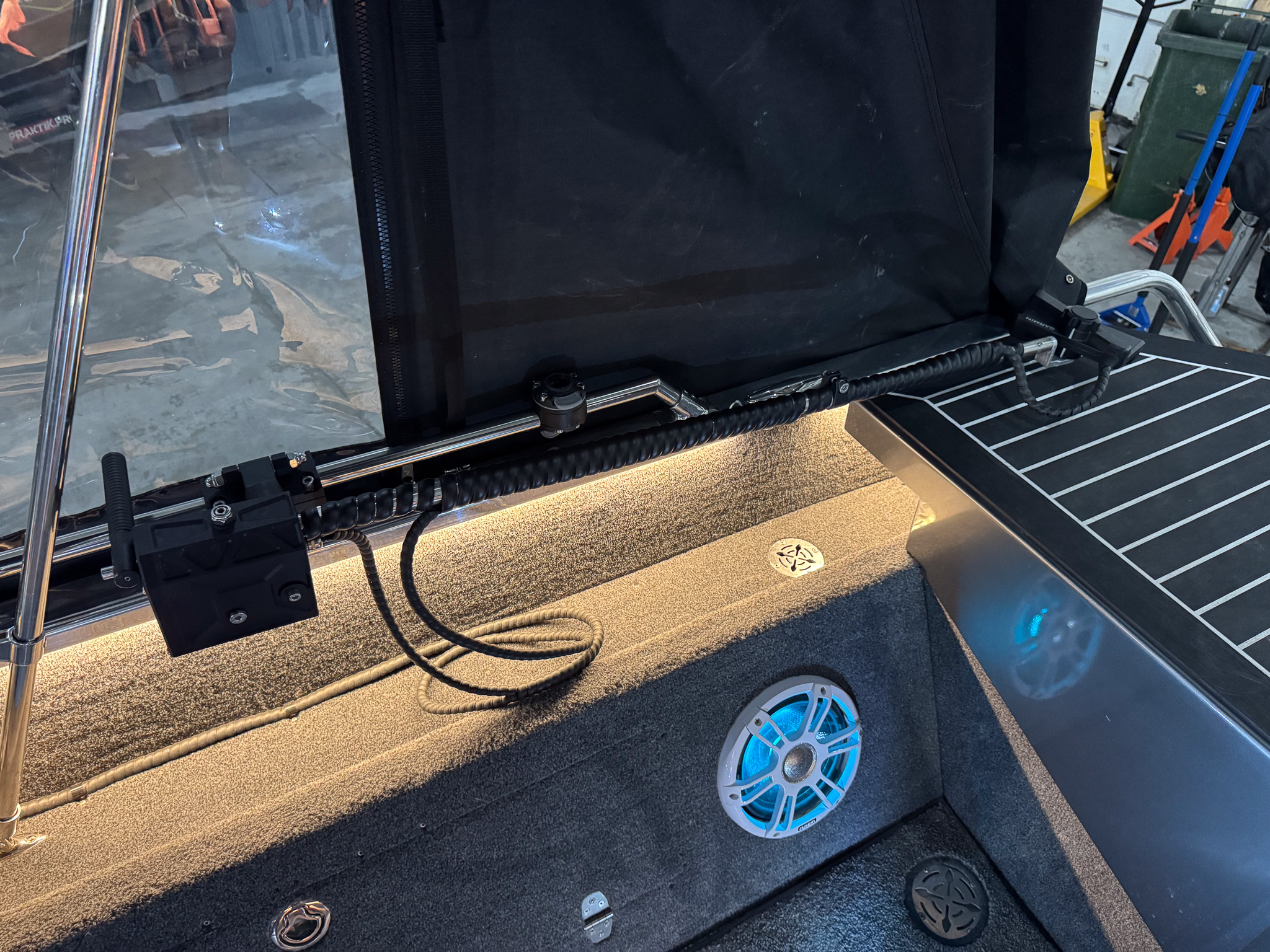Лодка Росомаха R6000S + Mercury Optimax 200 + прицеп