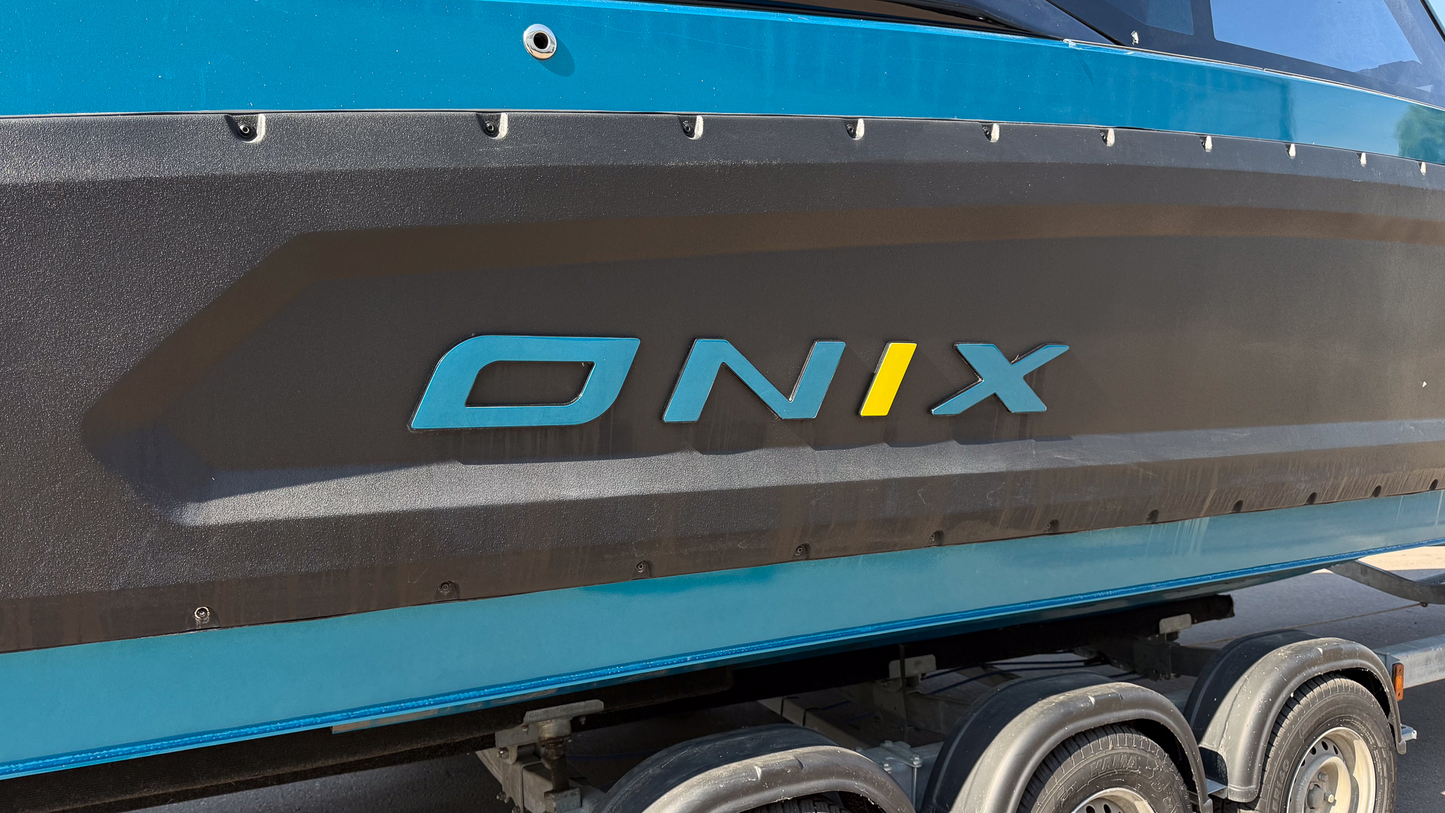 Лодка ONIX 850 Cabin + Спарка Mercury ProXs 300 + прицеп