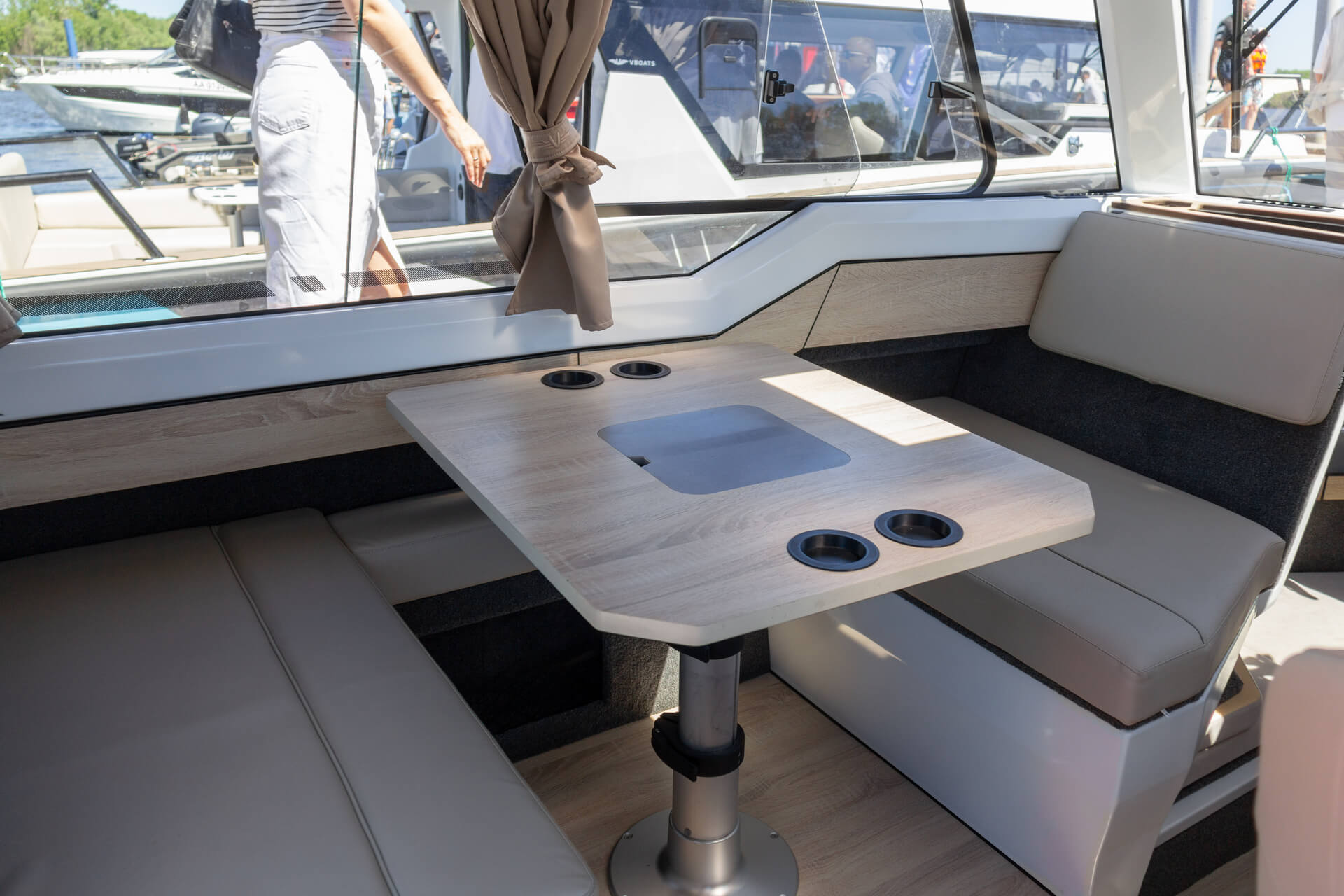 VBOATS Discovery 23